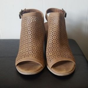 Tan open toe sandals/booties